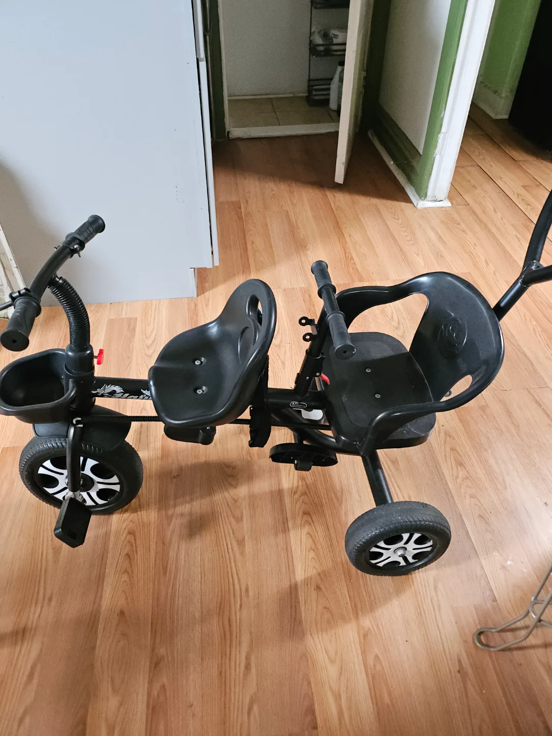 Kids' Black Tricycle with Parent Push Handle image indicator(5)