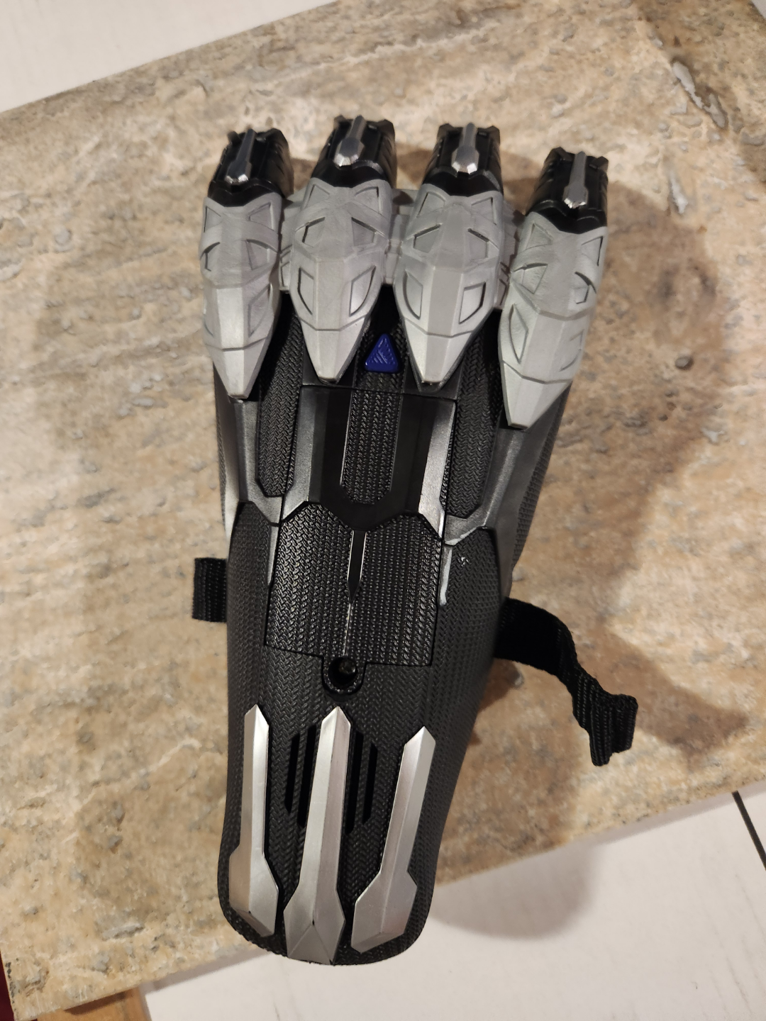 Black Panther Claws Light-Up Roleplay Toy