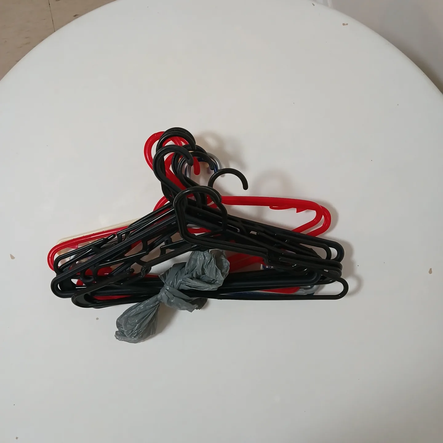 Bulk Plastic Hangers thumbnail