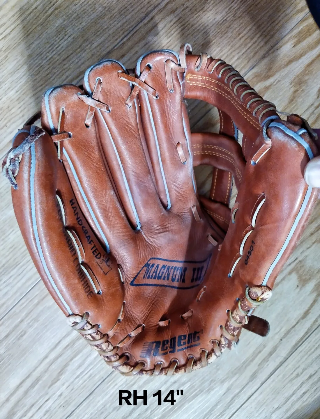 Regeant Magnum III 14" Right-Handed Baseball Glove image indicator(4)