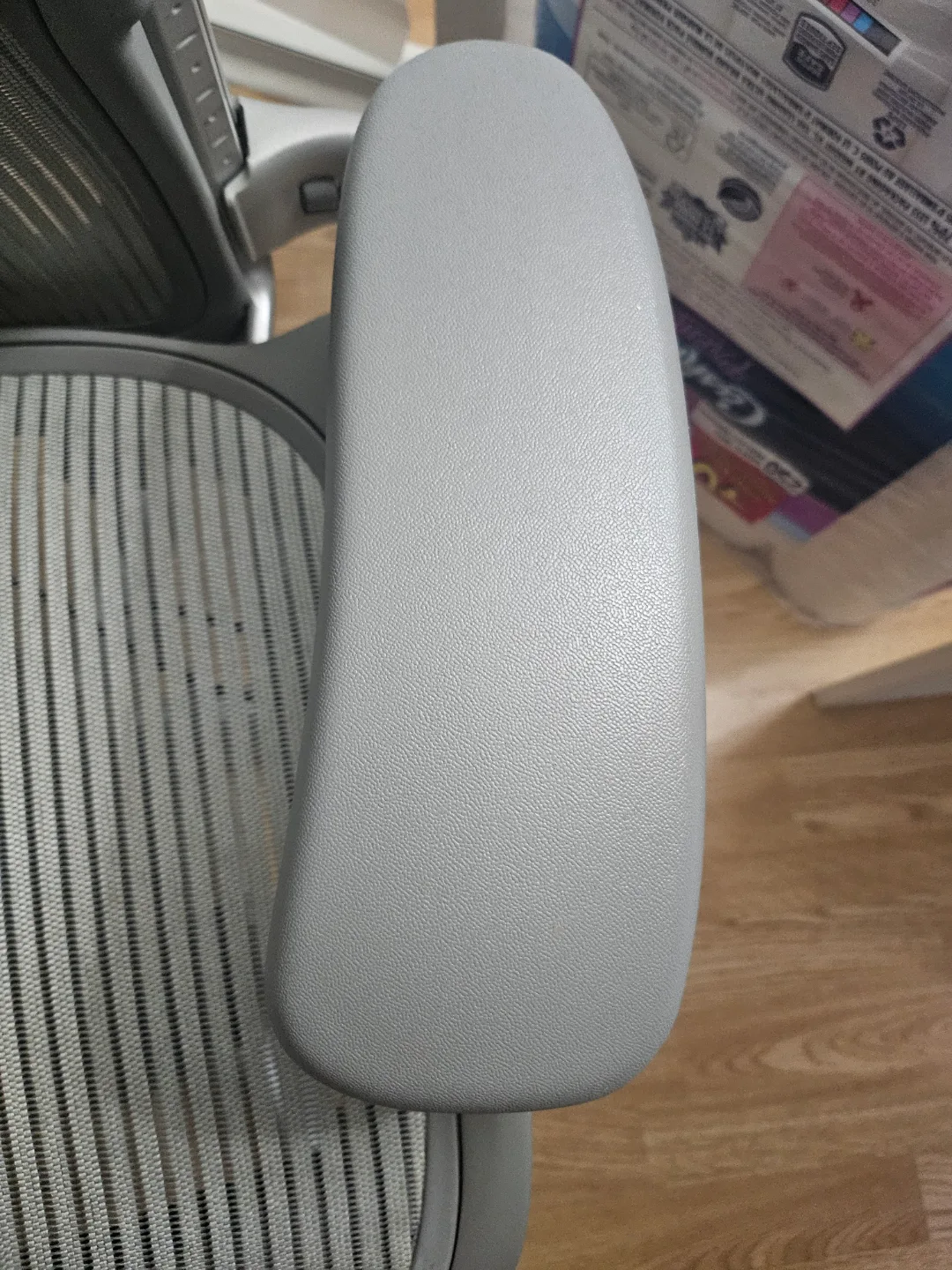 Herman Miller Aeron Chair - Graphite, size B image indicator(3)
