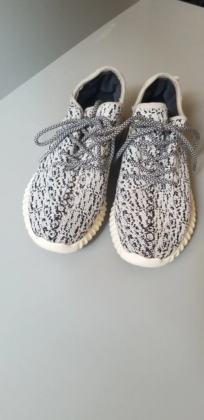Adidas Yeezy Boost 350 V2 Sneakers thumbnail