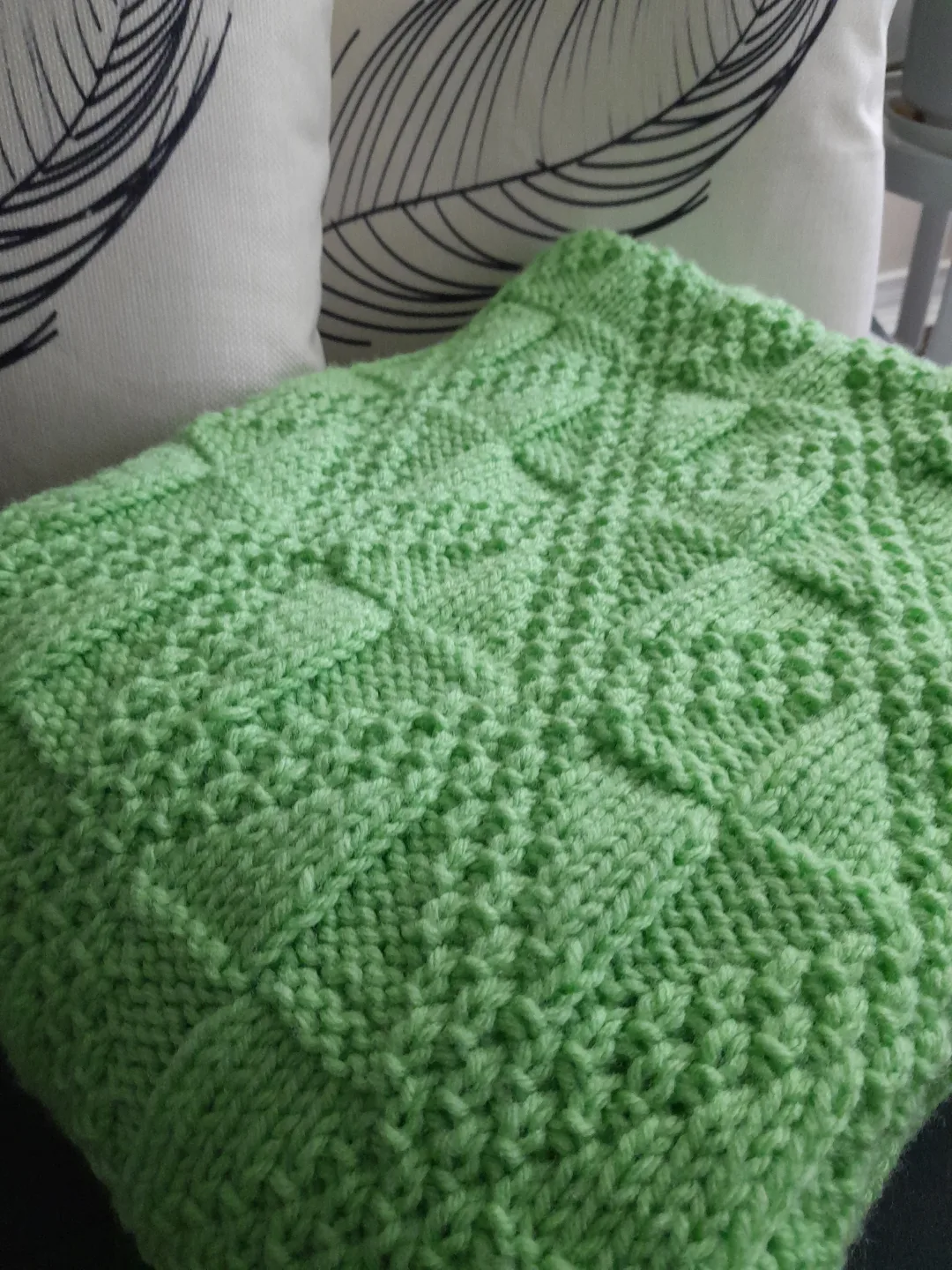 Hand-Knitted Green Throw Blanket image indicator(2)