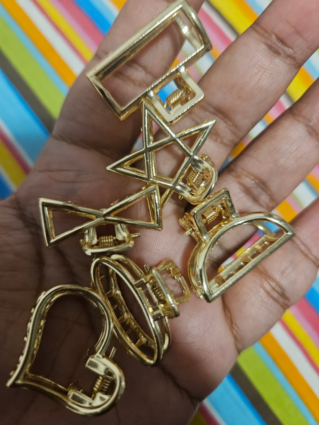 Hair clips of different shapes thumbnail