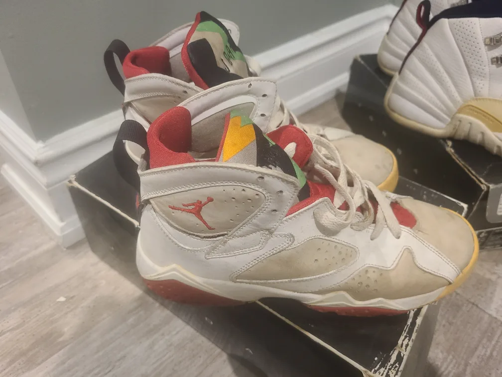 🇨🇦 Jordan's Ugg Nike Adidas Timberland bundle - size 6 image indicator(5)