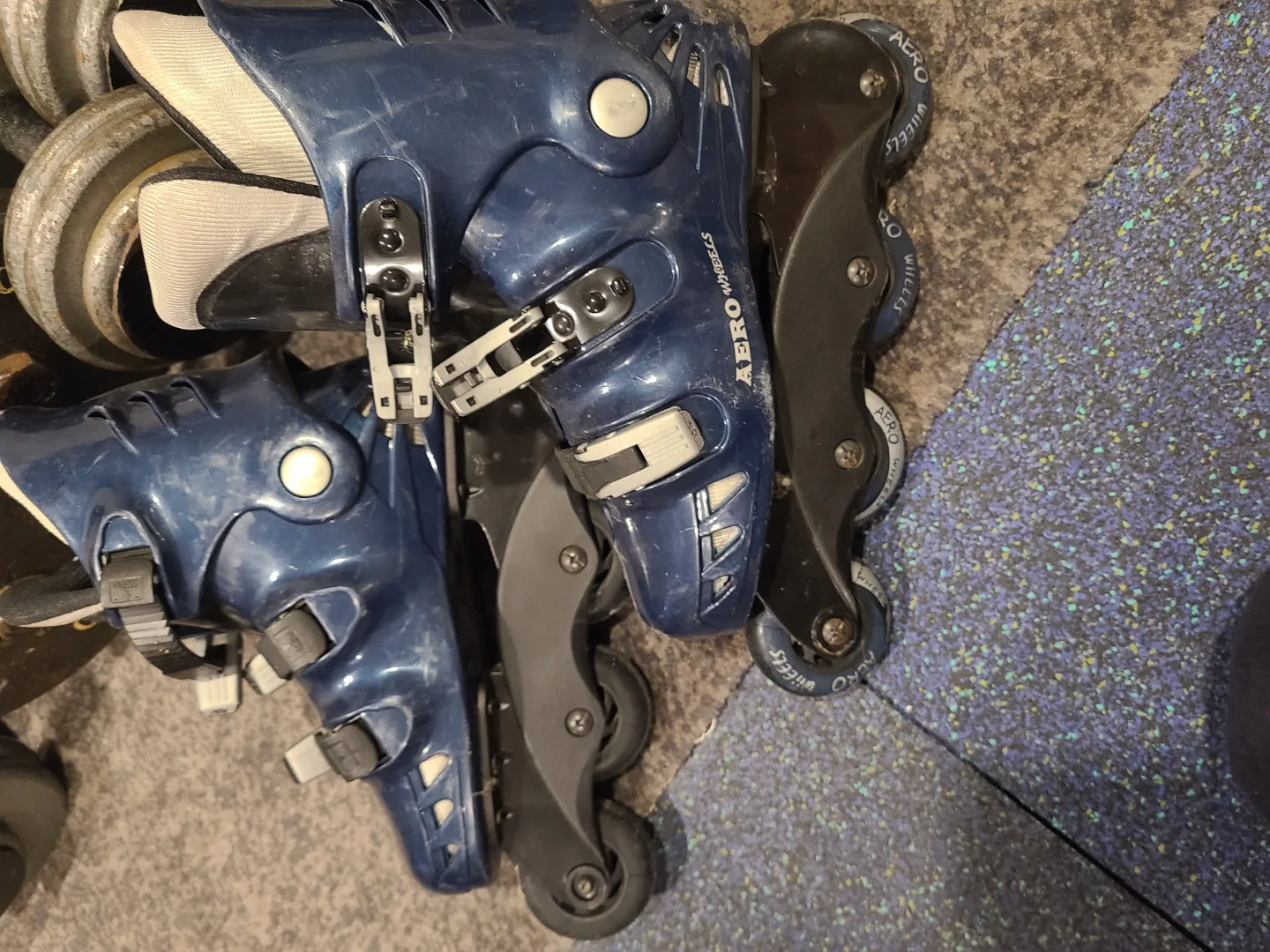 Used Aero Wheels Inline Skates image indicator(2)