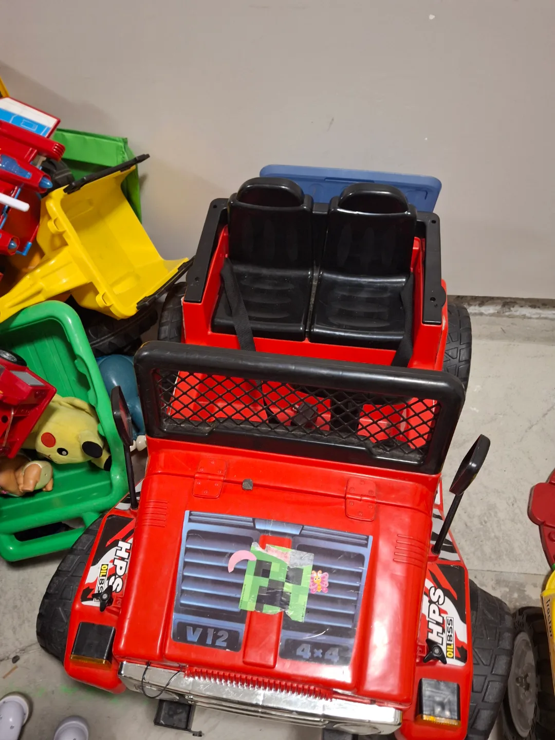 Kids' Ride-On Jeep Toy Car image indicator(2)