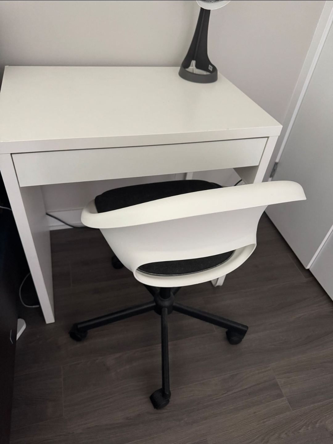 Ikea Micke Desk with Malskar Chair