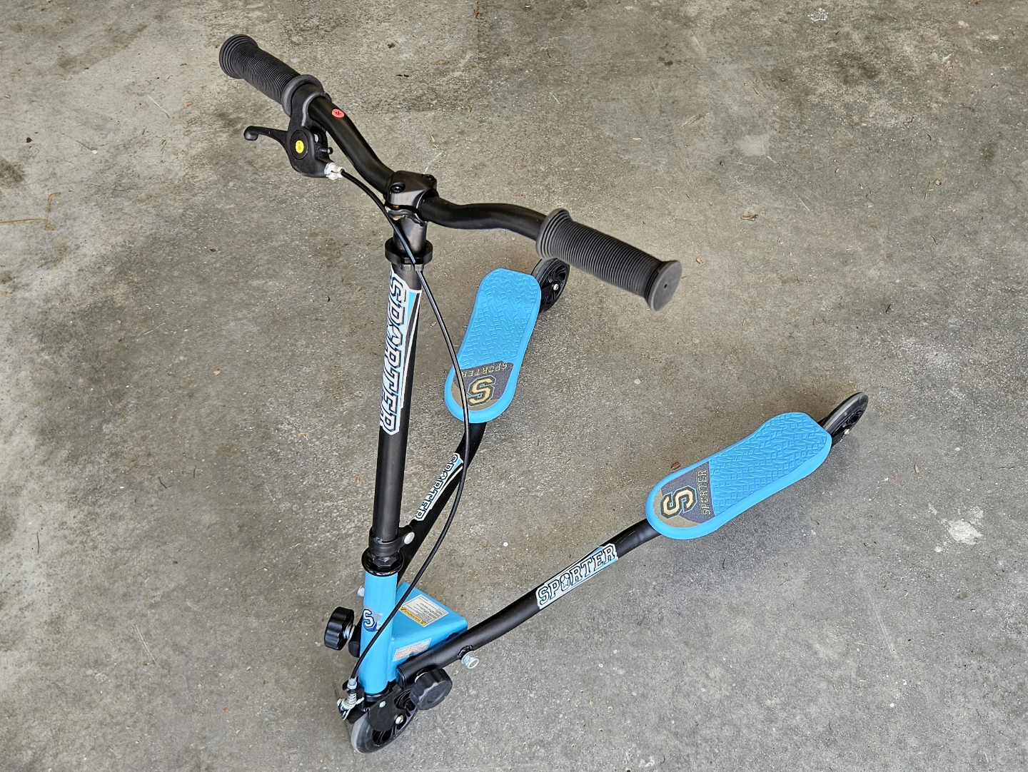 Sporter 3-Wheel Swing Wiggle Scooter w/light up wheels