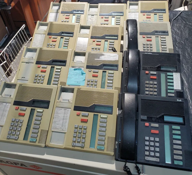 Nortel Meridian Office phones, model NT8B30 - 12 pieces image indicator(2)
