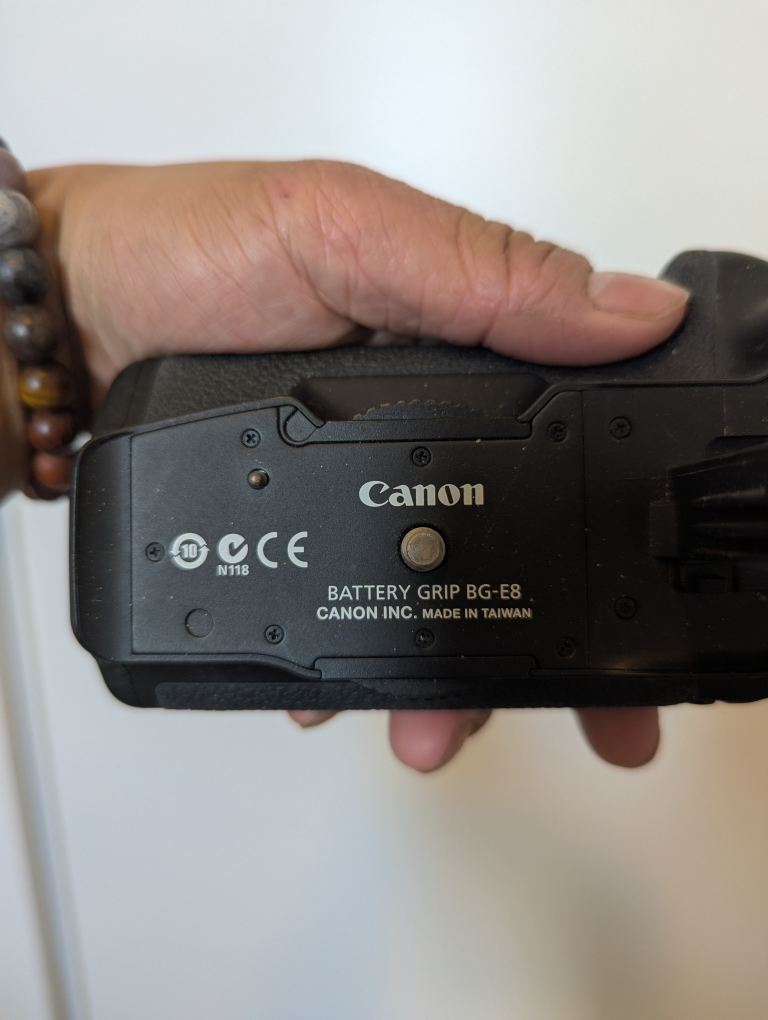 Canon Battery Grip BG-E8 - photo 2