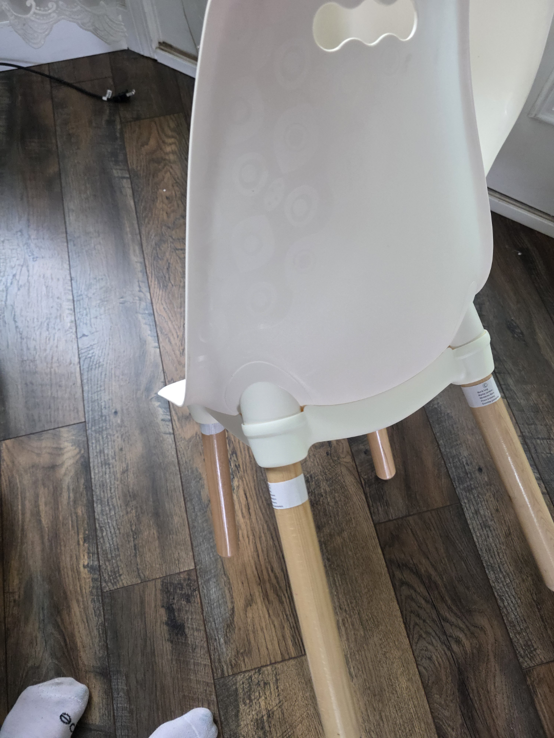 Pair of White Plastic Chairs with Light Wood Legs - photo 2
