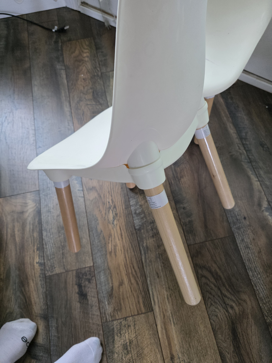 Pair of White Plastic Chairs with Light Wood Legs - photo 4