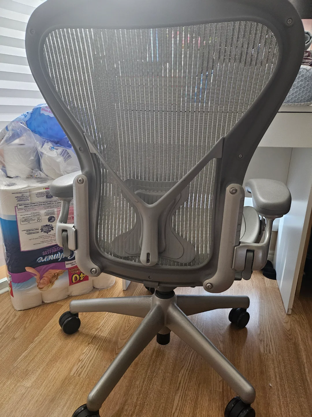 Herman Miller Aeron Chair - Graphite, size B image indicator(6)