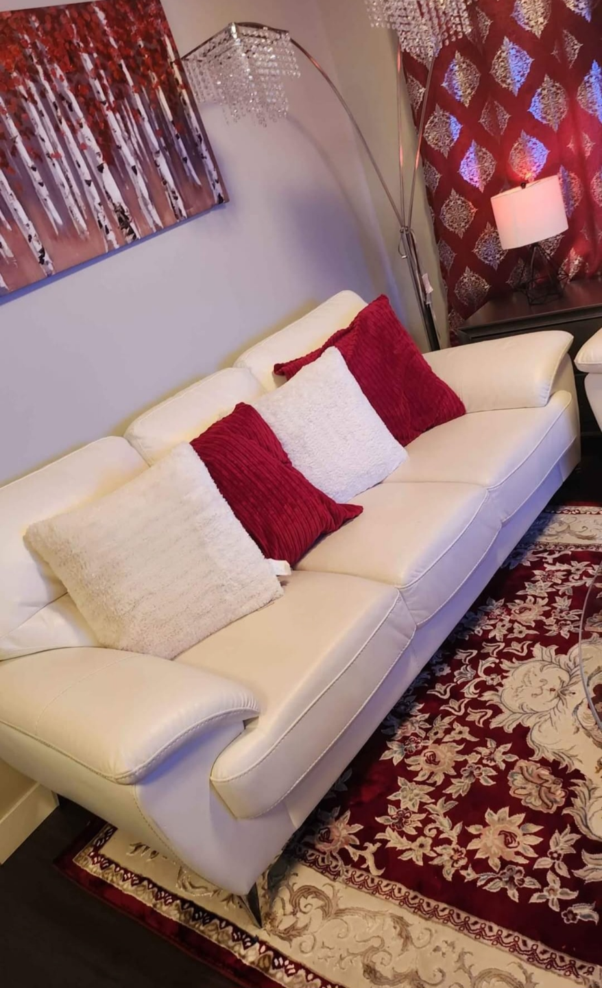 White Leather livingroom set