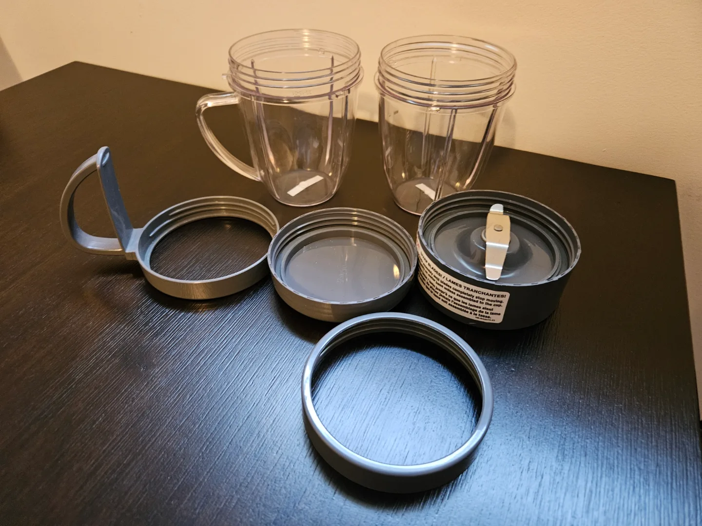 Two NutriBullet 600 watt Cups with Lids and Blades 🧡 thumbnail