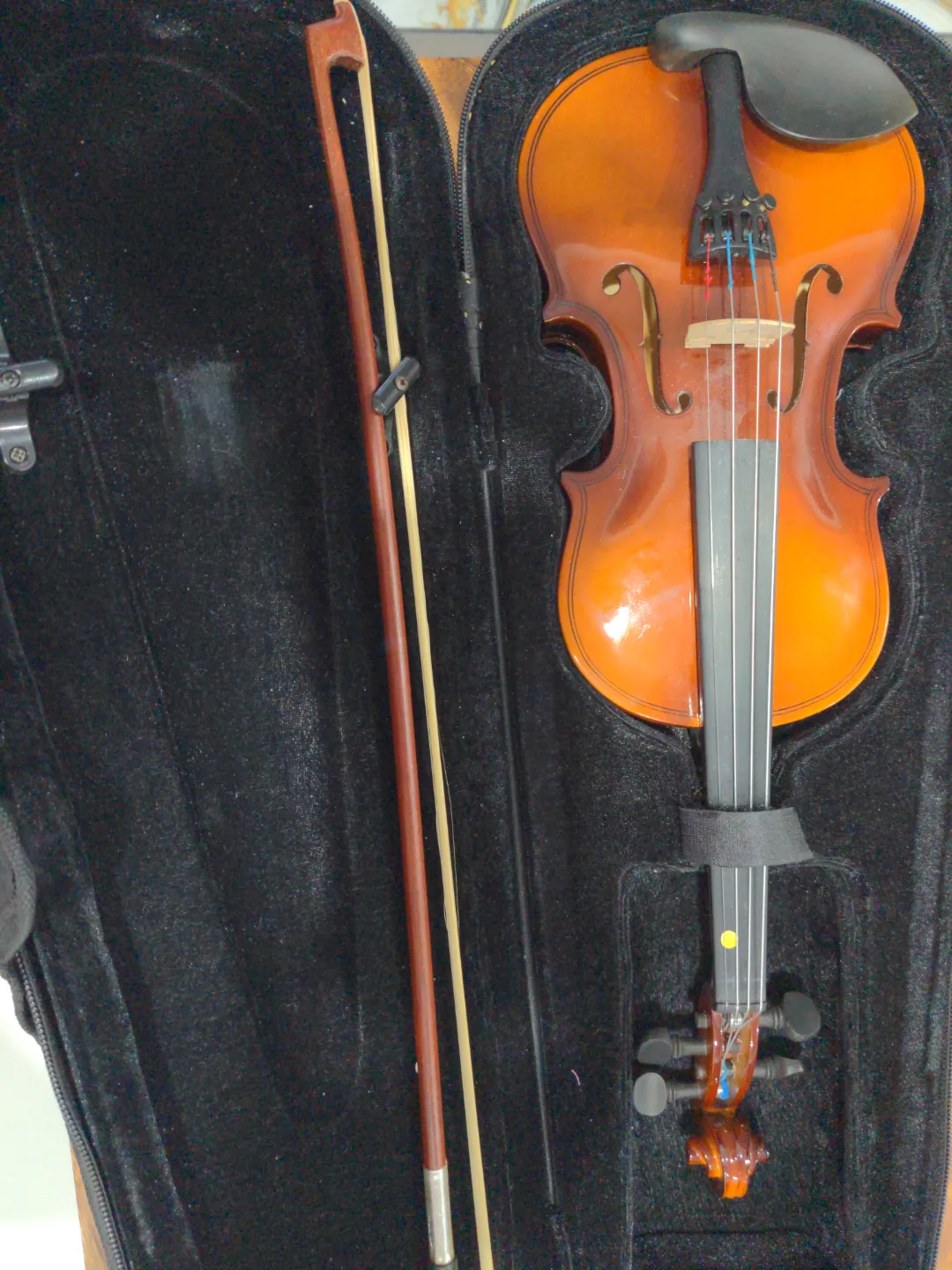 1/4 Size Violin with Bow and Case thumbnail