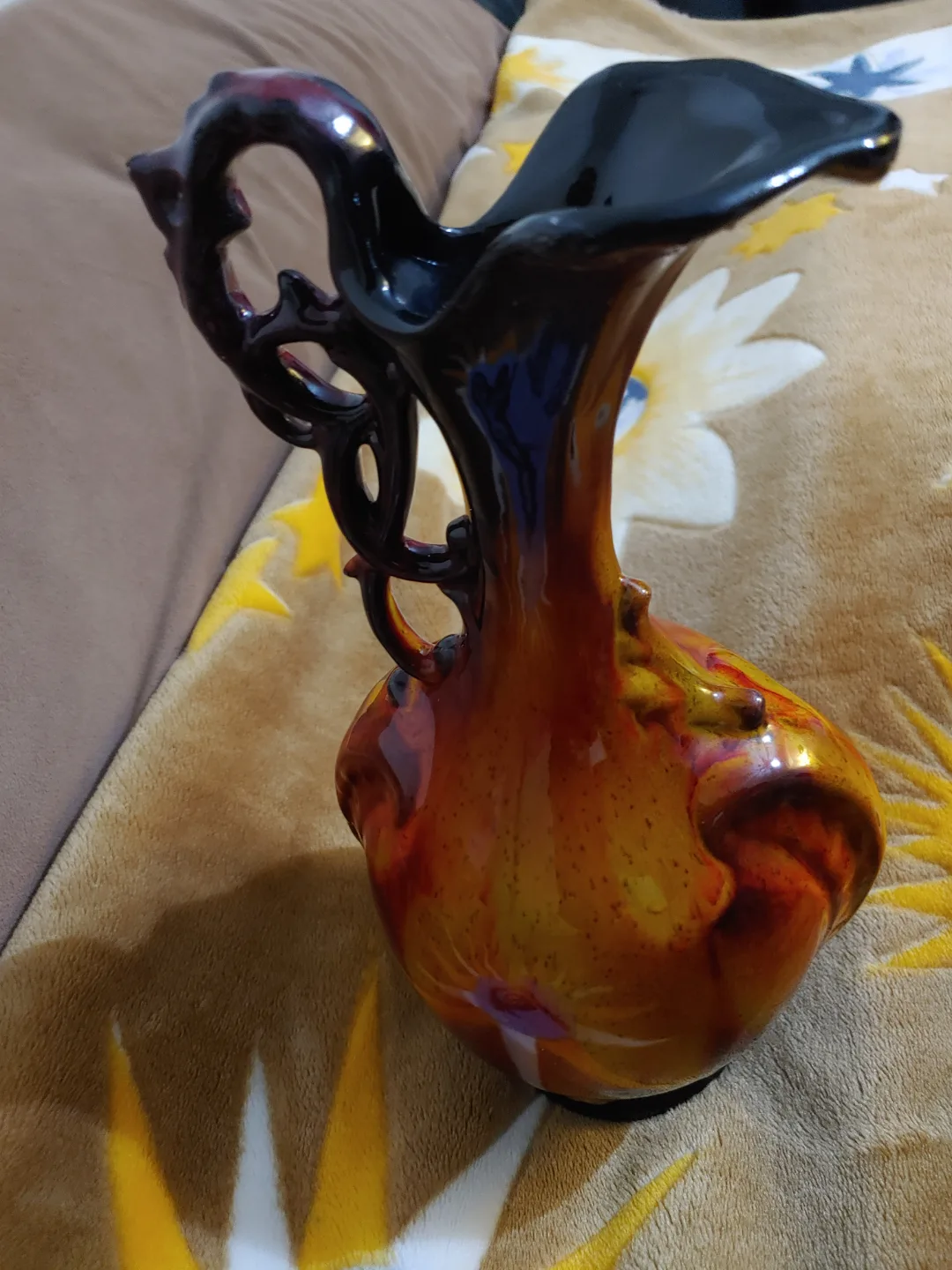 #freecycle Vintage Red and Black Ceramic Vase image indicator(5)