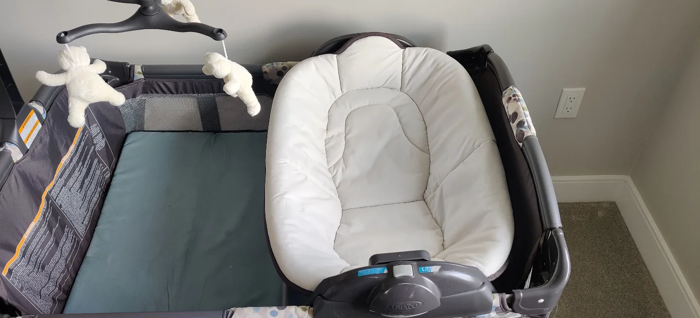 Graco Pack 'n Play Playard with Newborn Napper image indicator(3)