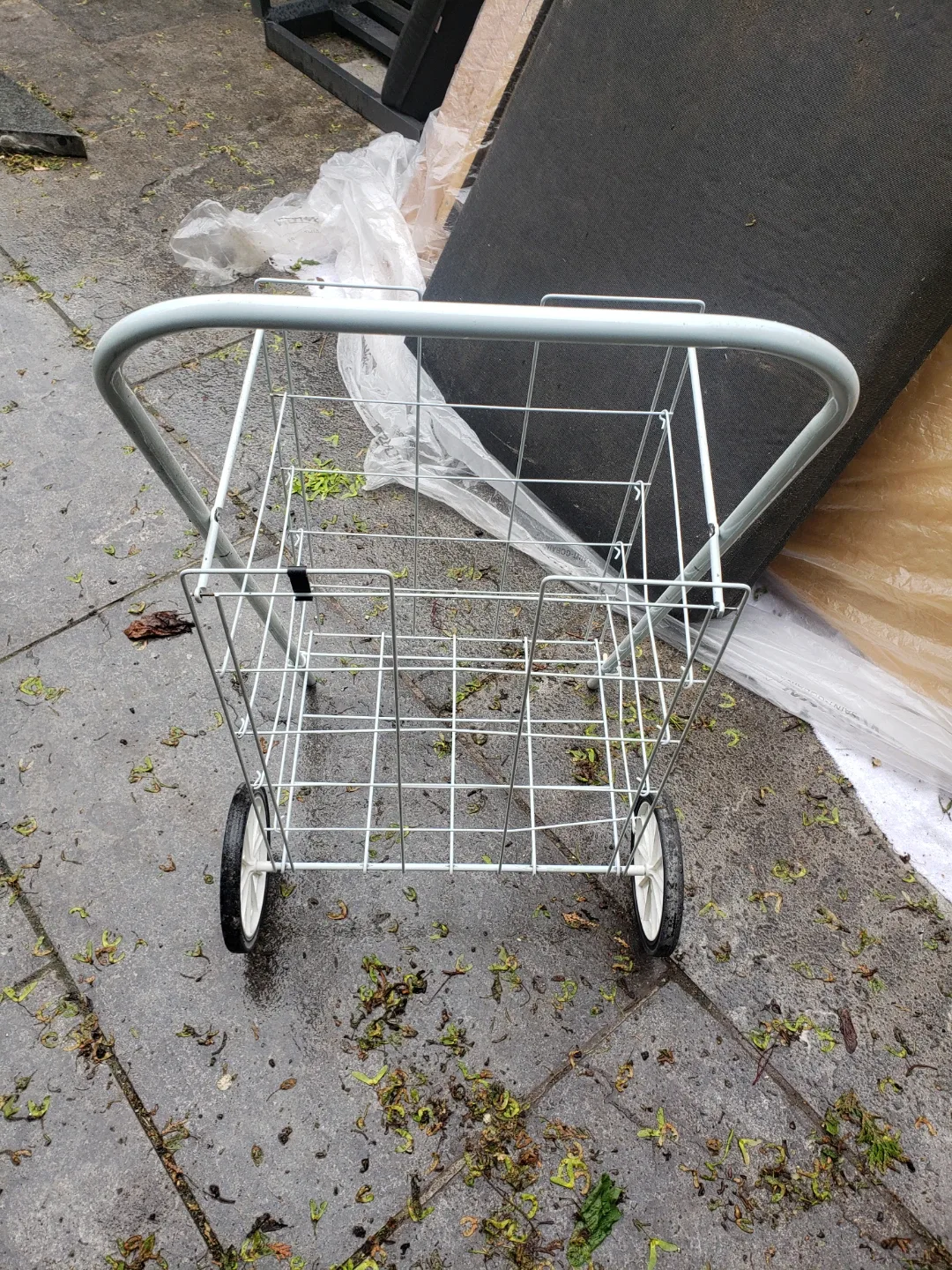 Metal Rolling Shopping Cart image indicator(2)