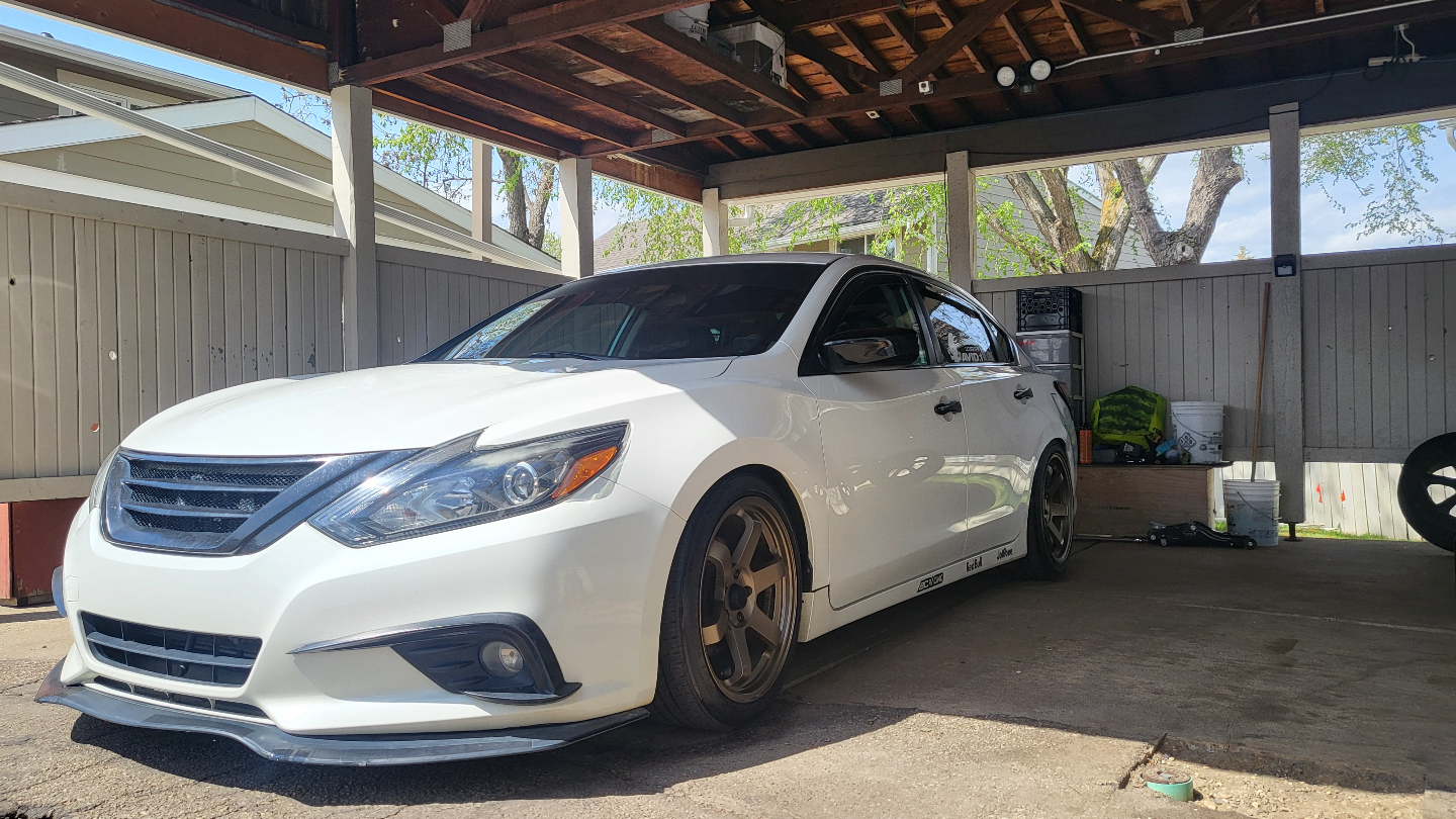 2016 Nissan Altima SR - photo 2