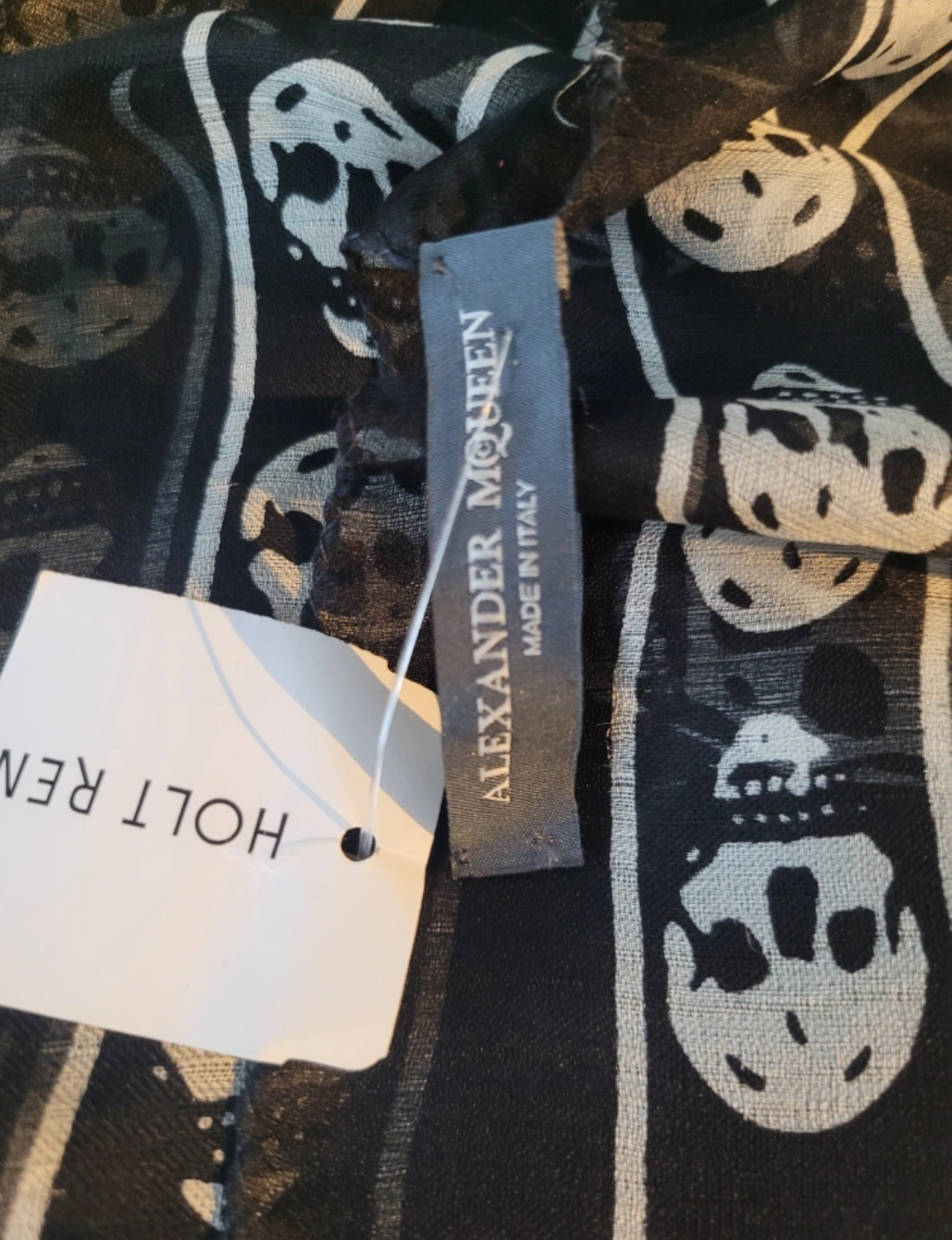 Alexander McQueen 100% Silk Scarf - Skull Print - photo 2