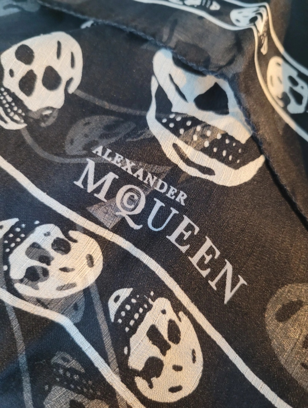 Alexander McQueen 100% Silk Scarf - Skull Print - photo 3
