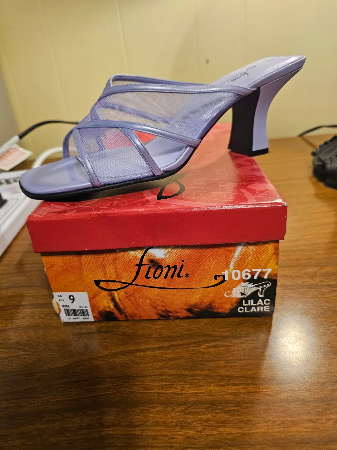 Women's Fioni Lilac Clare Sandals, Size 9 $10 thumbnail