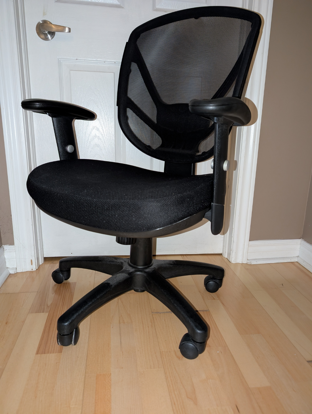 Black Mesh Office Chair - photo 2