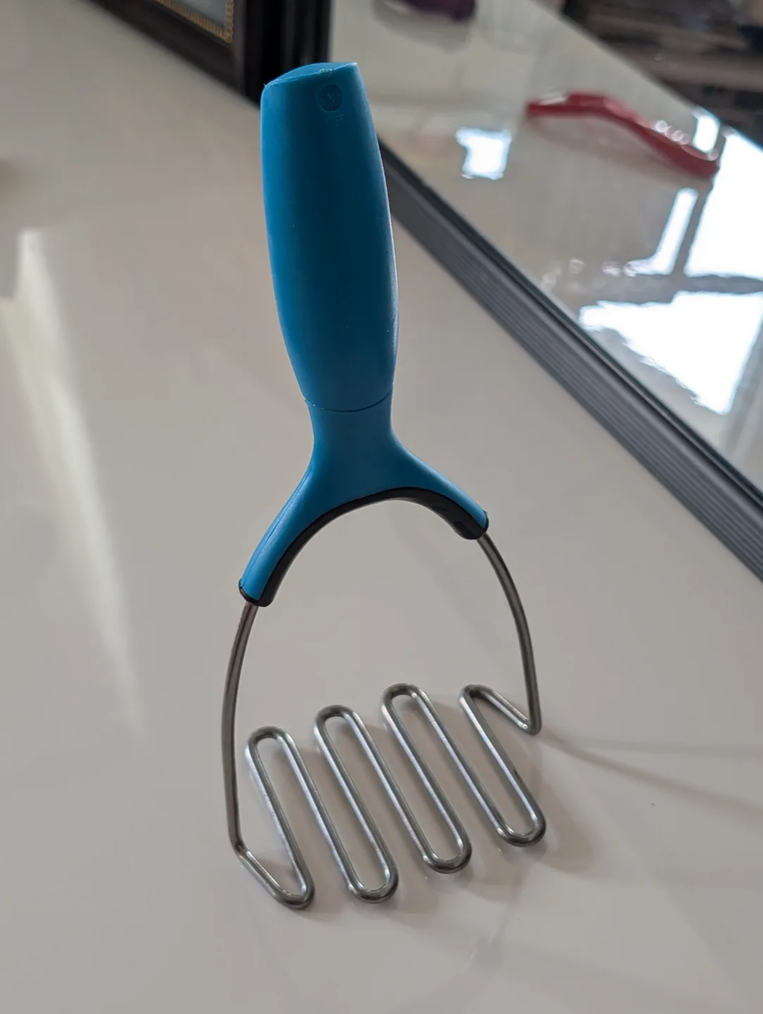 T-fal Blue Potato Masher Brand New image indicator(2)