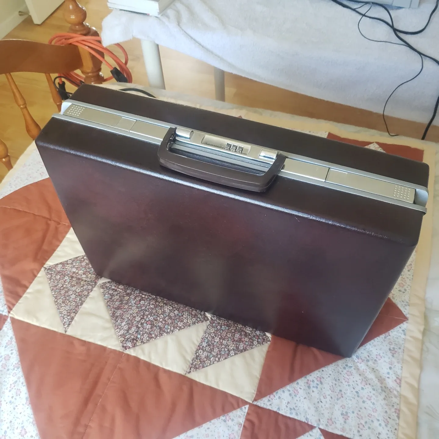 Samsonite vintage Brown Attache Case image indicator(2)