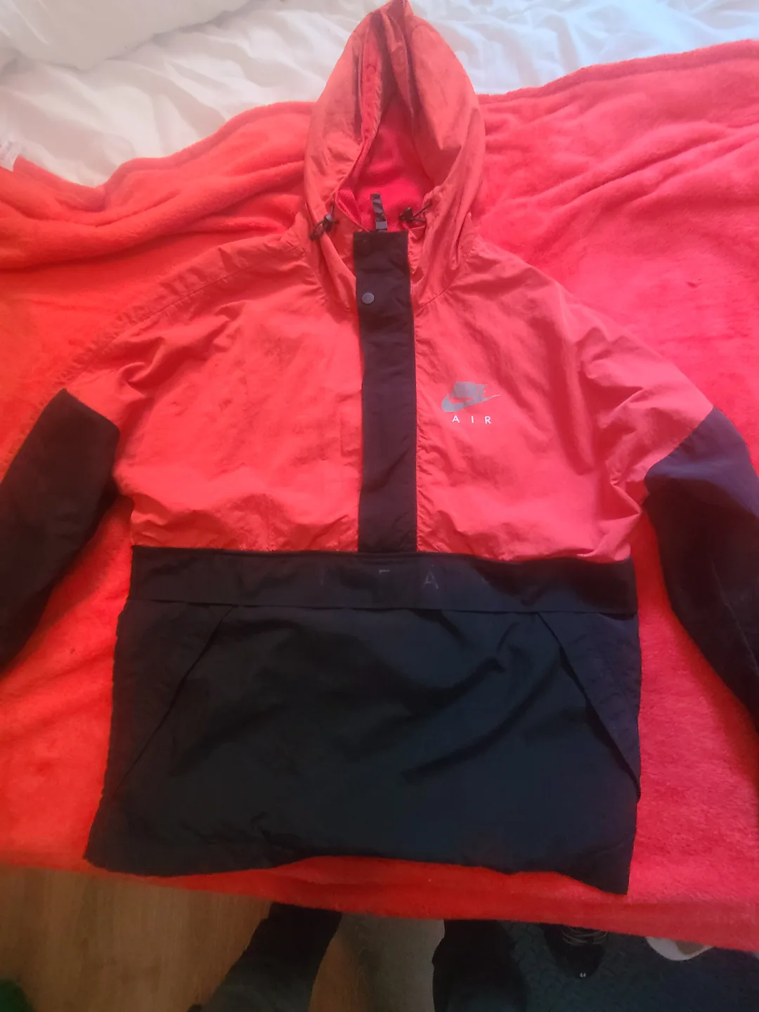 Nike Air Max Kengur Sivo Crveni Red and Black Windbreaker thumbnail