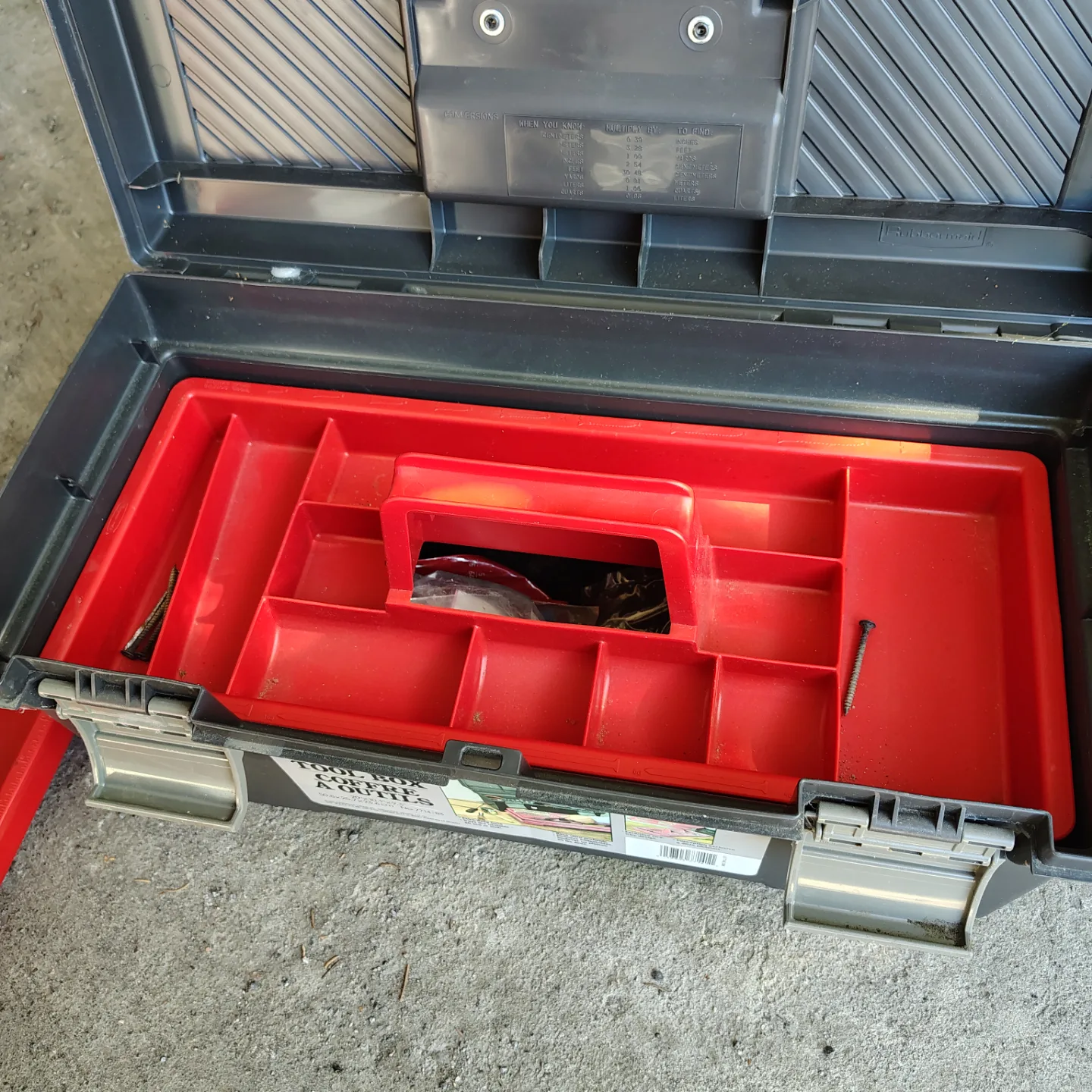 Rubbermaid Roughneck Tool Box with Assorted Tools image indicator(3)