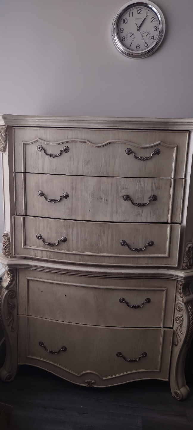 Elegant Off-White Bedroom Set - photo 3