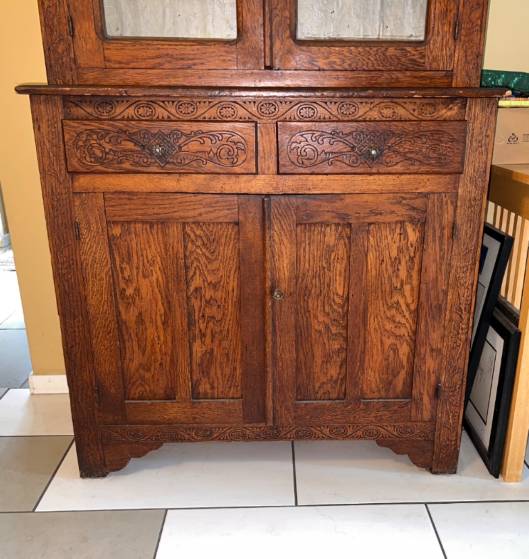 Granny Core! Antique Carved Oak China Cabinet - photo 3
