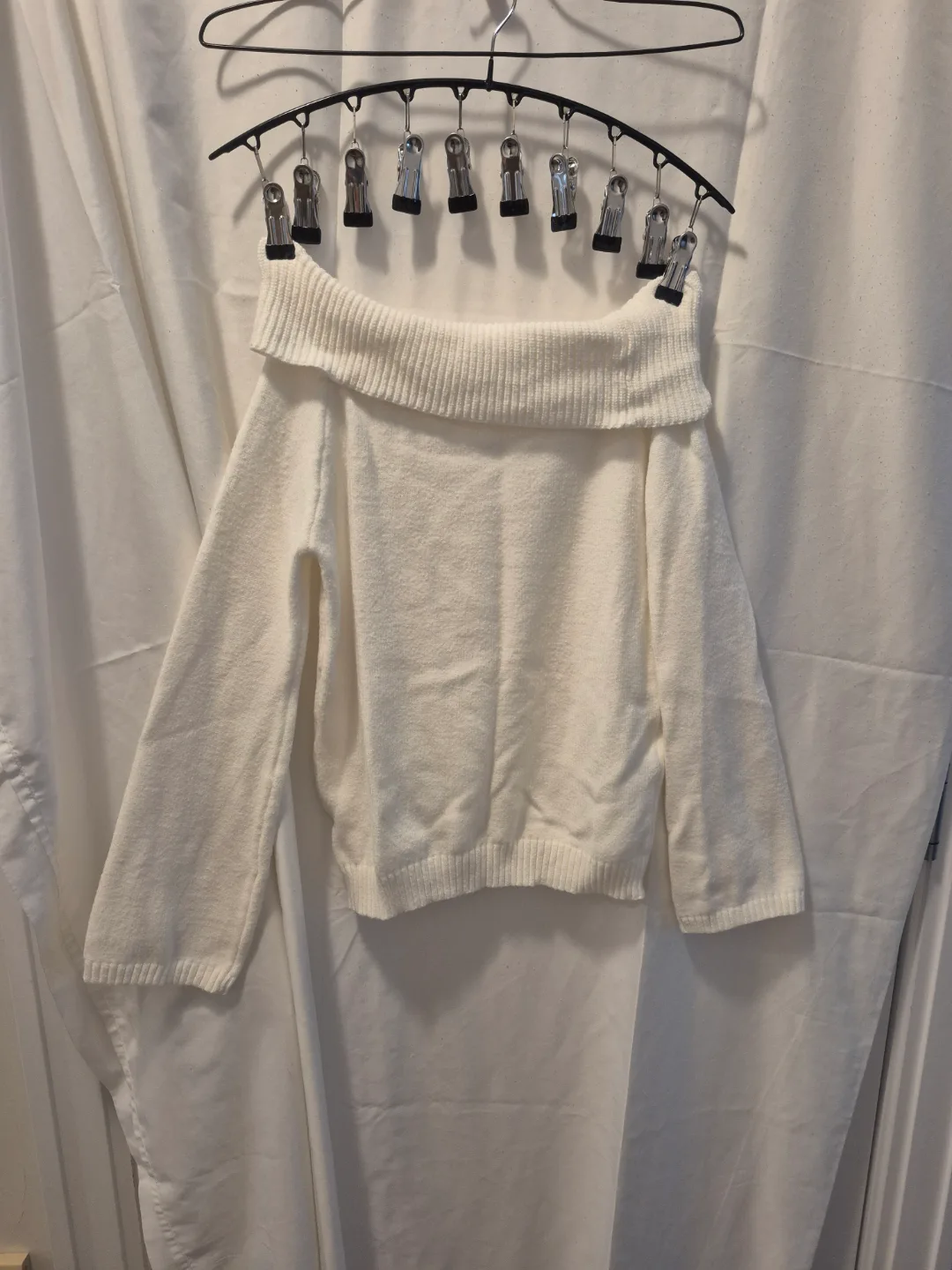Cream-coloured Off-the-Shoulder Sweater thumbnail