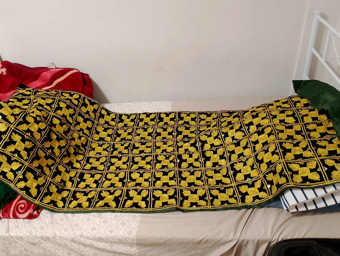 Last week Moving sale Hand-Embroidered Uzbek Suzani Set image indicator(4)