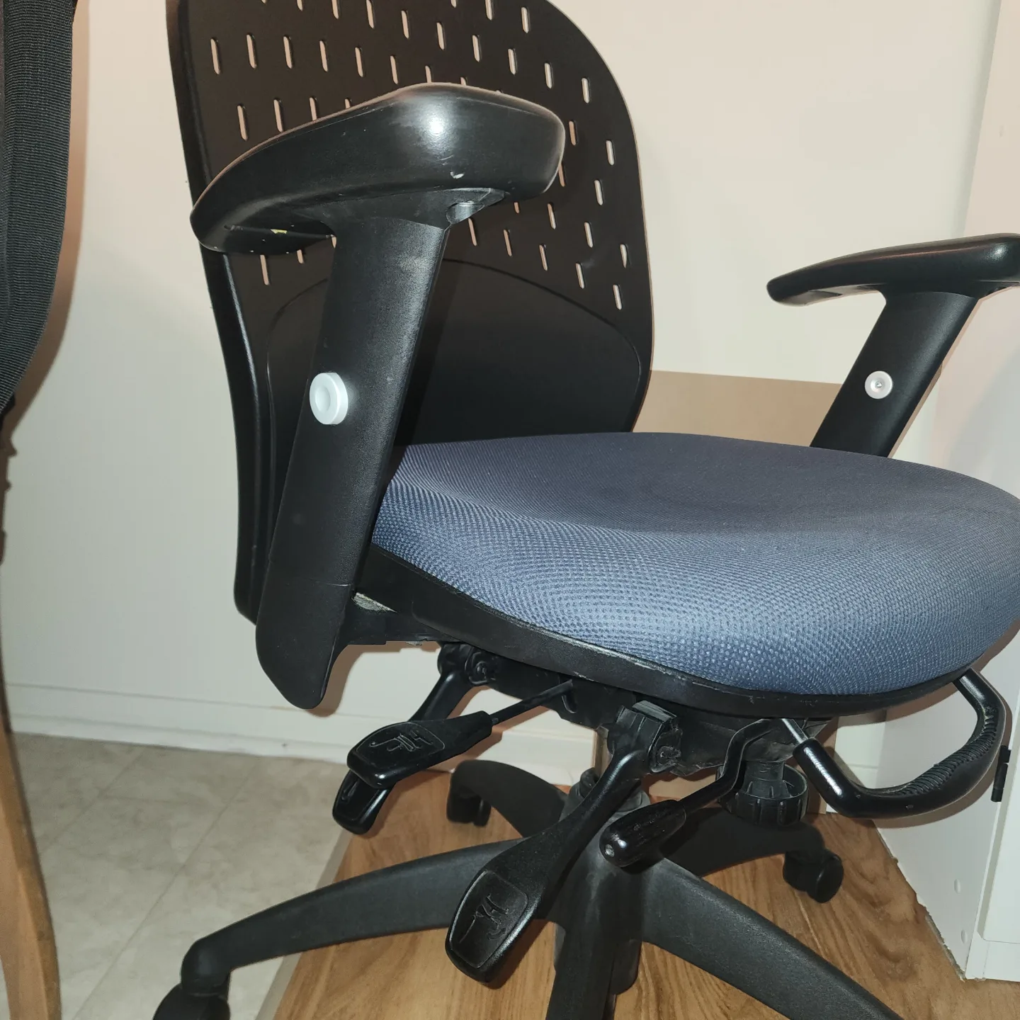 Ergonomic Office Chair with Adjustable Height and Armrests thumbnail