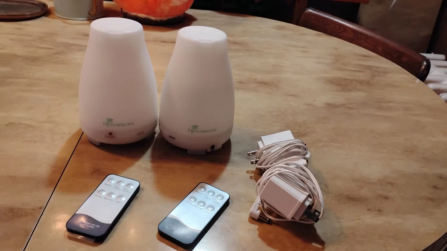 2 Essential Oil Diffusers with Colour Changing Lights thumbnail