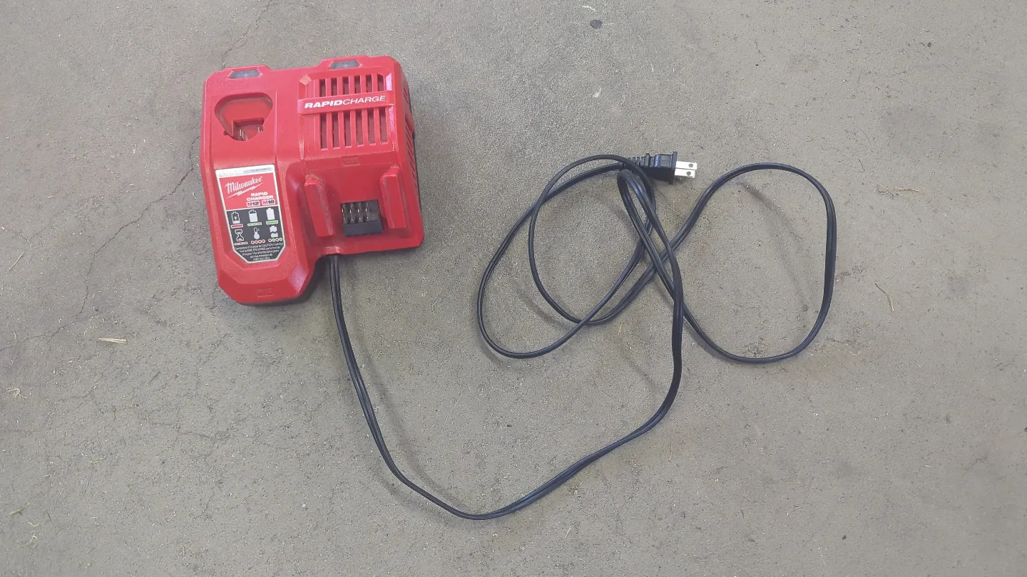 Milwaukee M12 Rapid Charger thumbnail