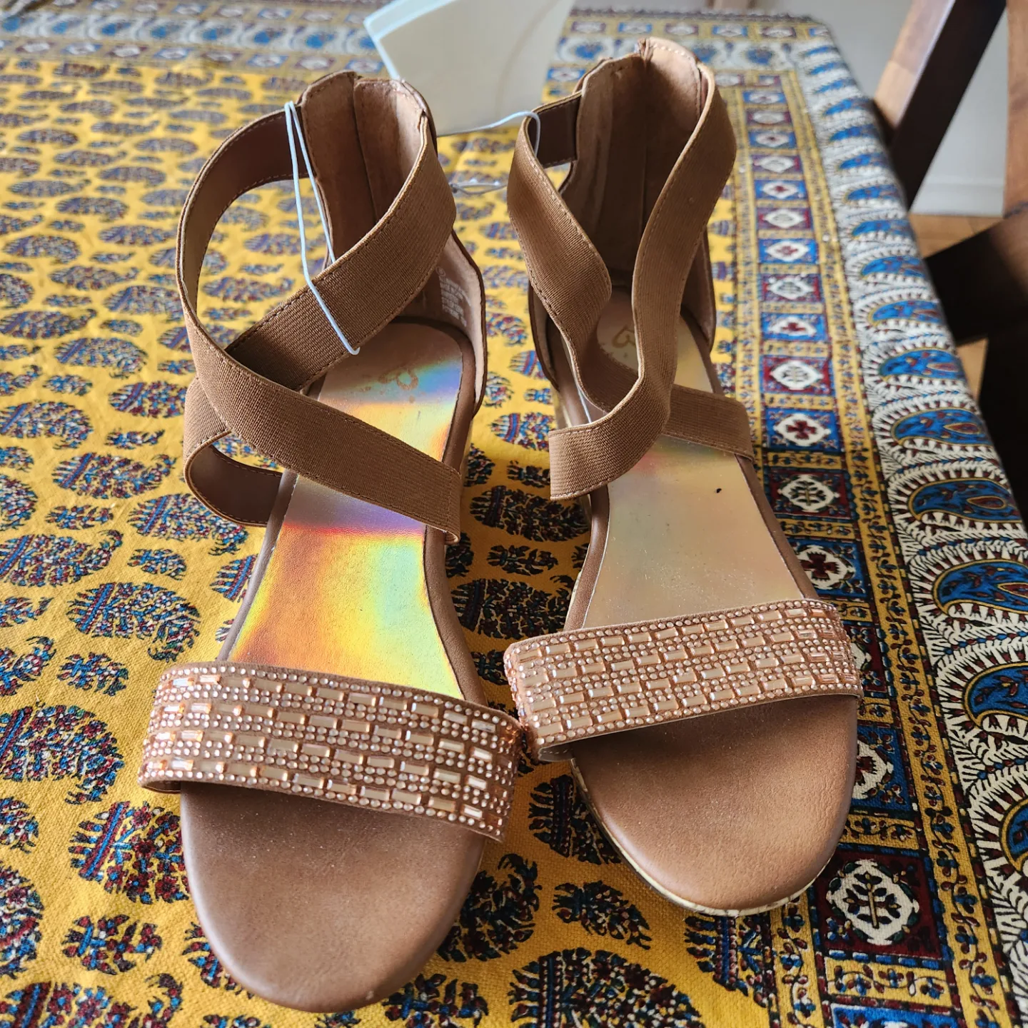 Brown sandals image indicator(2)