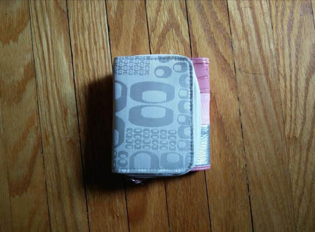 Brand new Pink Tri-Fold Wallet 🏒