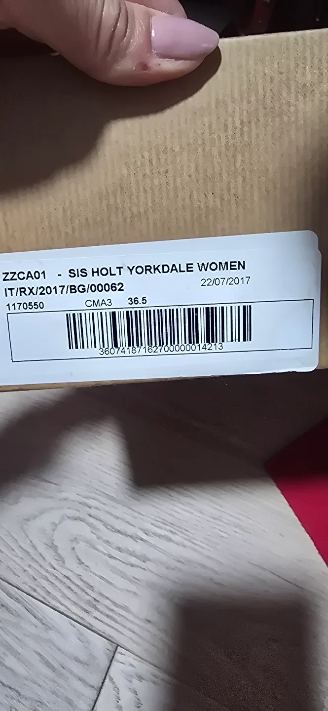 authentic Louboutin image indicator(2)