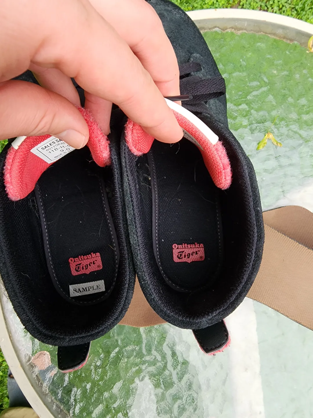 SALES SAMPLE Onitsuka Tiger Black Suede Sneakers Size 9 image indicator(3)