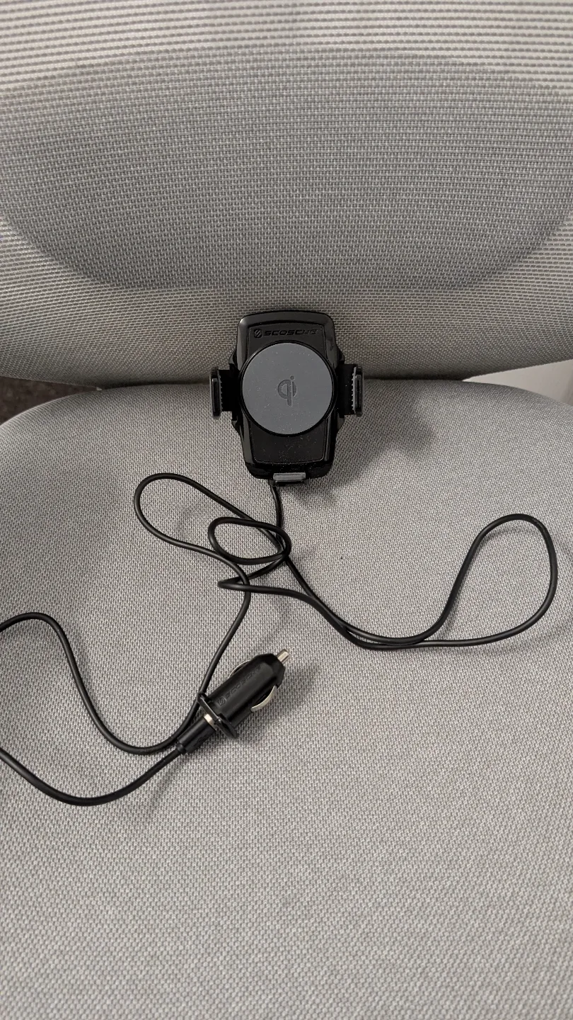 MagicMount Charge Qi Wireless Car Charger image indicator(2)