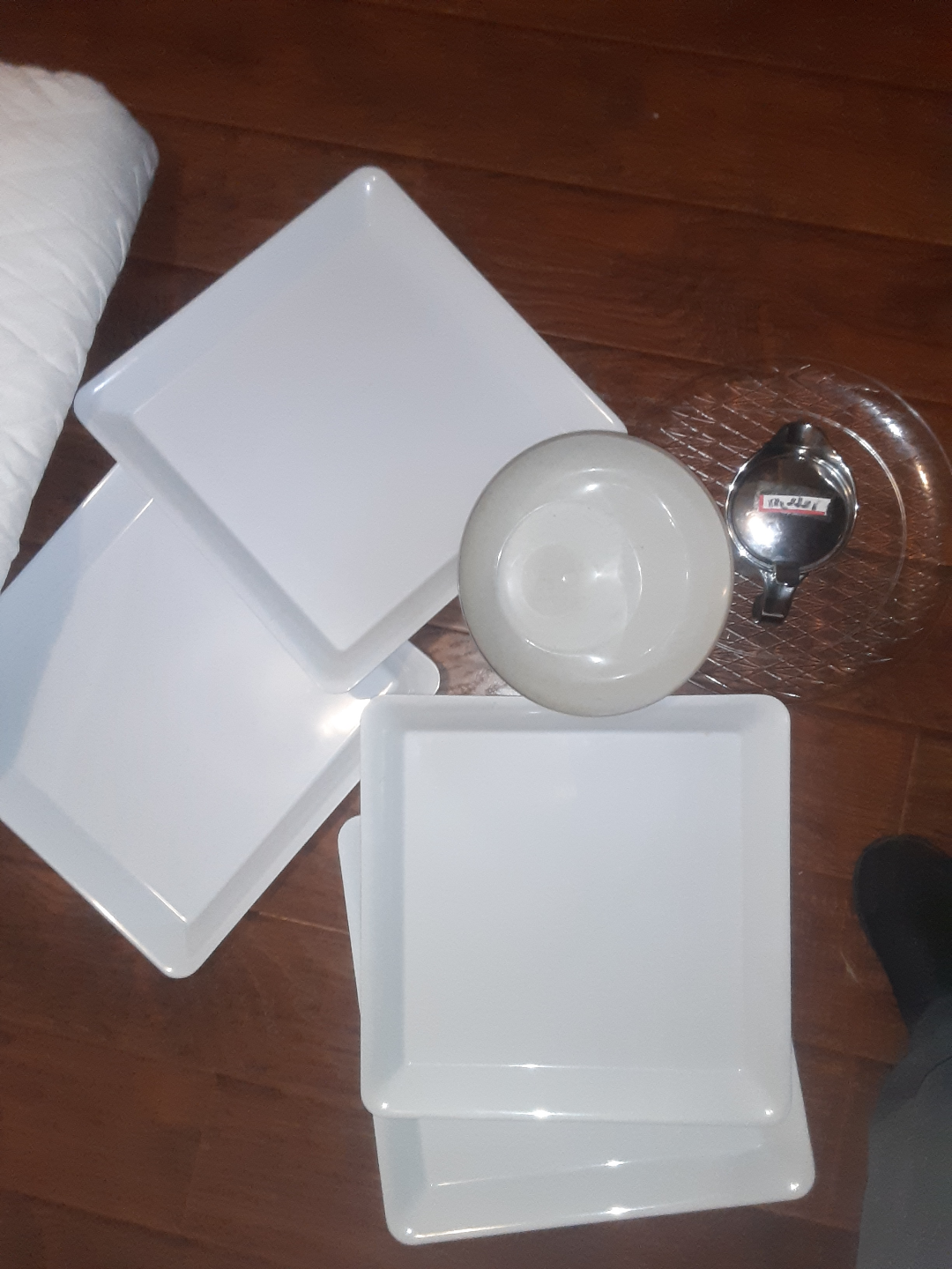Kitchen Utensil Lot: Serving Trays, Gravy boat