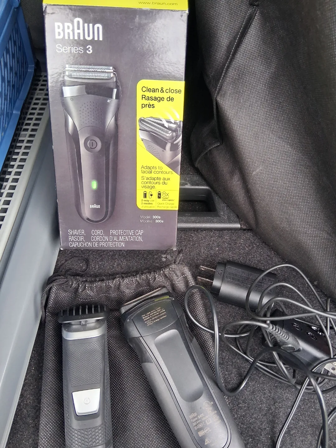 Braun Series 3 300s Electric Shaver AND Razor with Accessories image indicator(3)