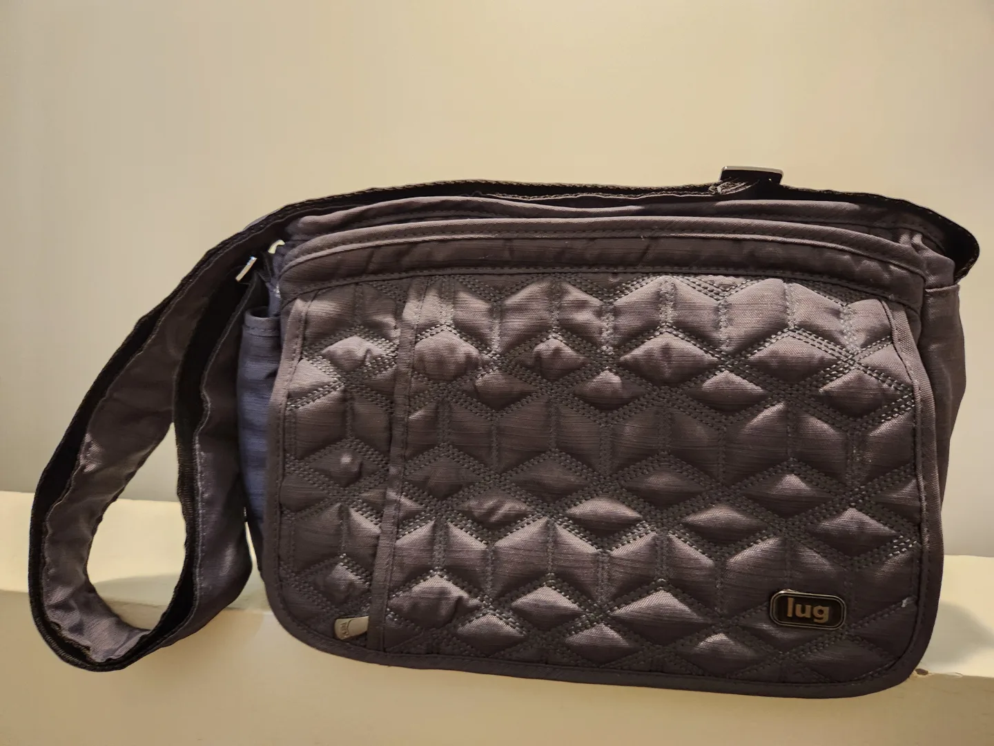 Lug crossbody bag, grey quilted thumbnail
