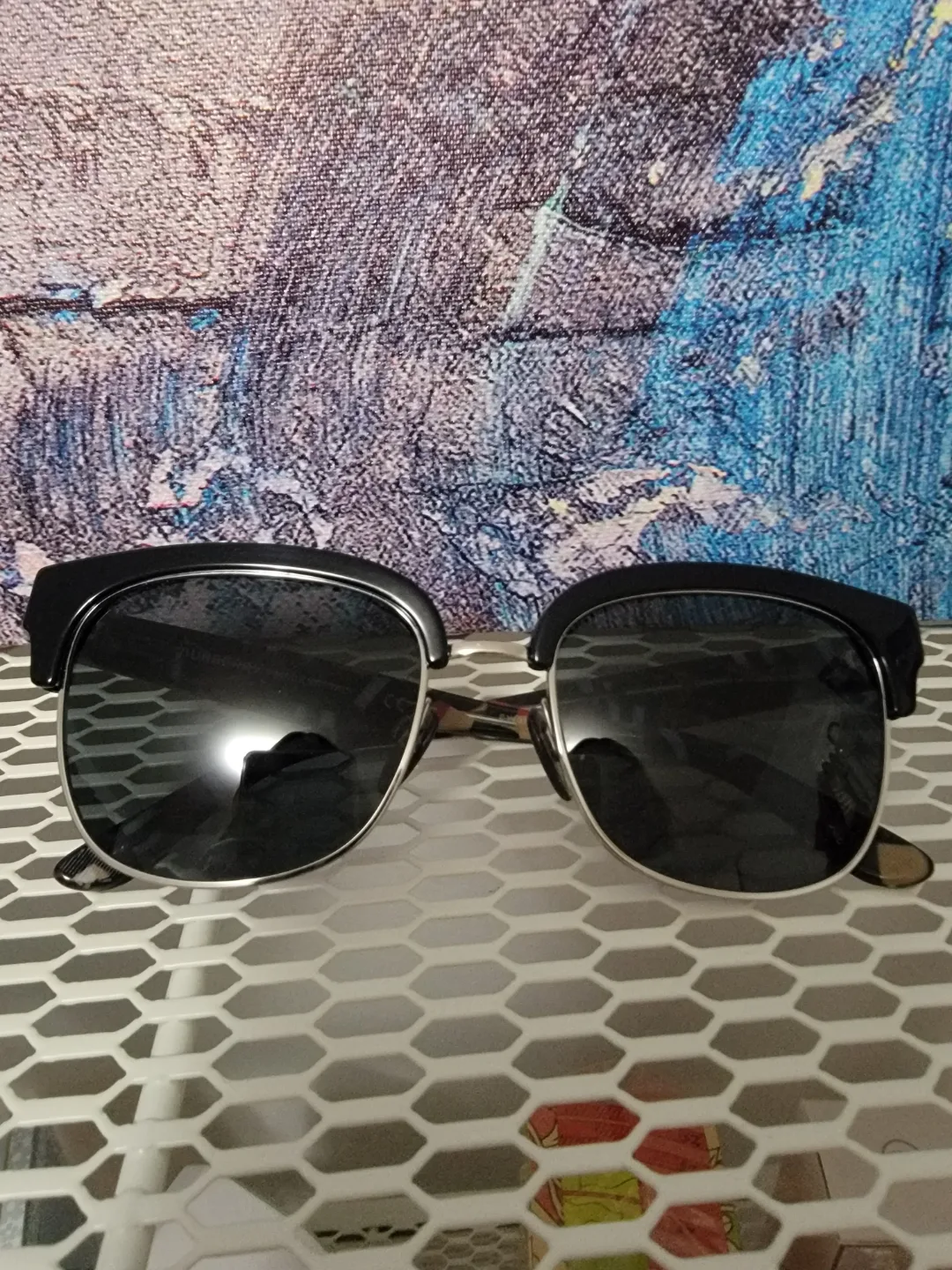 Authenic Burberry Sunglasses image indicator(2)