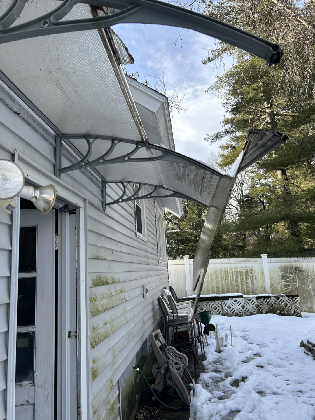 Costway Lightweight Clear Awning 48x40 in. - photo 2